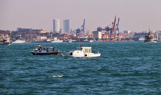 Valvole di controllo con guarnizioni in gomma per l'industria marittima